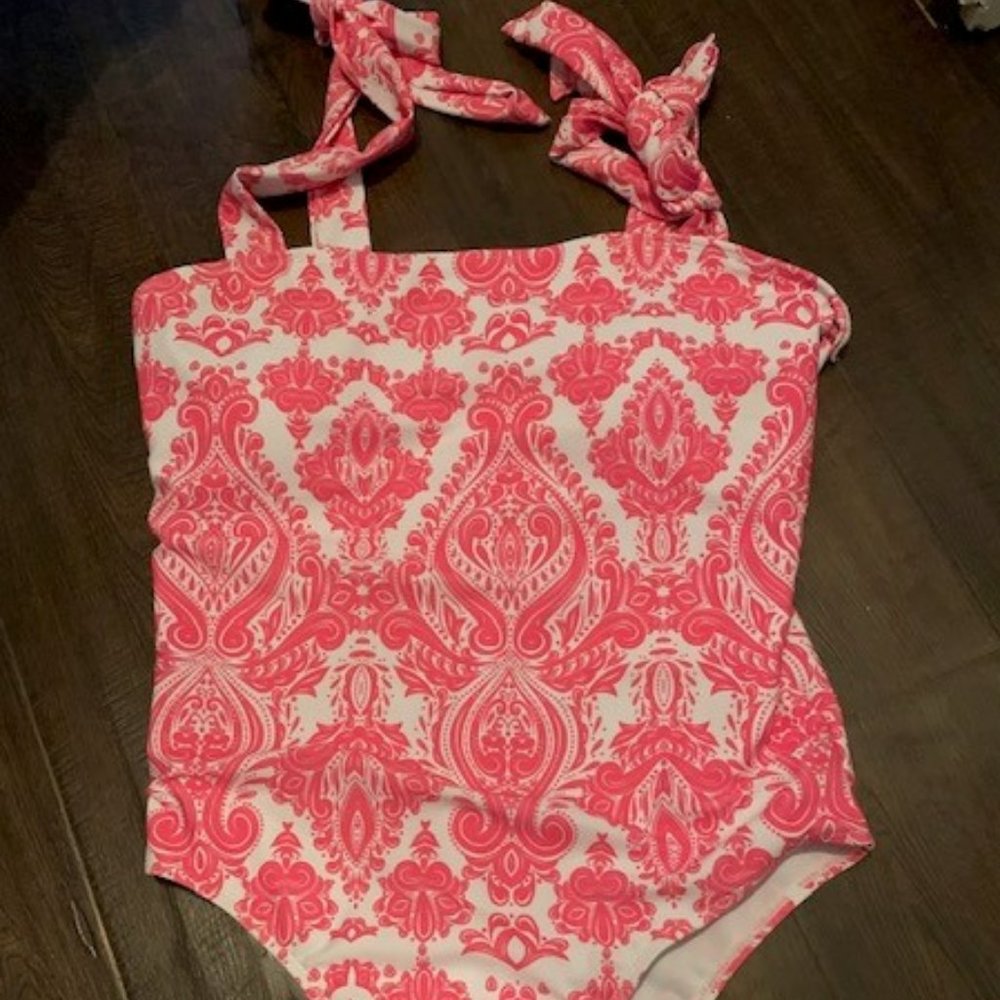 PINK AND WHITE PATTERN SWIMSUIT